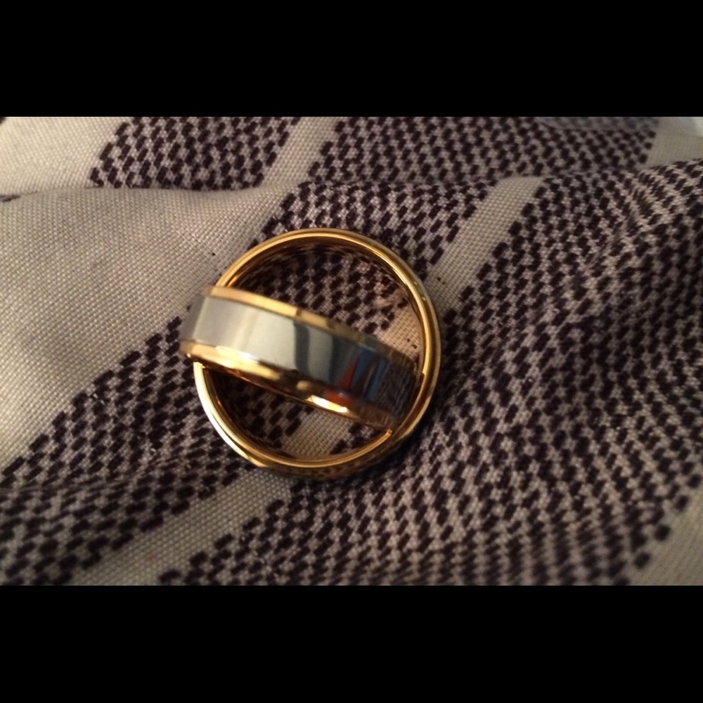 Two tone wedding bands- ring sz Women’s 7,men’s 10